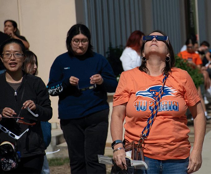 Students to enjoy up-close view of eclipse at <a href='http://fem7.ehabeid.com/'>在线博彩</a> Main Campus